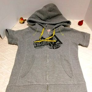 - ⬇️Volcom french terry lined short sleeve hoodie